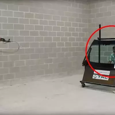 Sie testen die Leistungsfähigkeit ihres Panzerglases mit einer AK-47