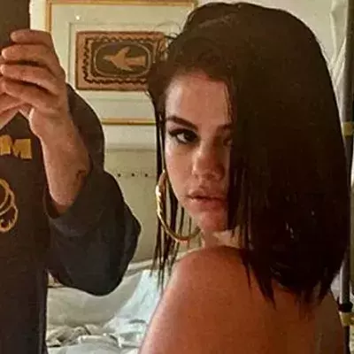 Selena Gomez zeigt ihren Allerwertesten in Spitzen-Unterwäsche
