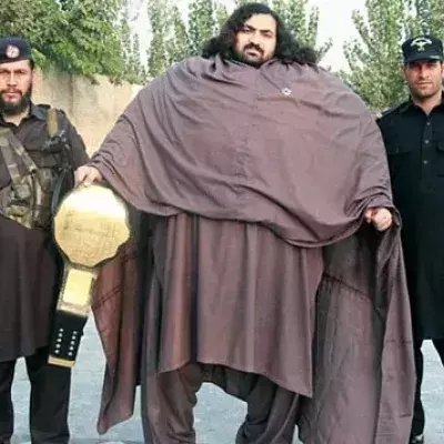 Der pakistanische Herkules: Er zieht nicht nur Traktoren, sondern hat noch ein viel größeres Ziel!