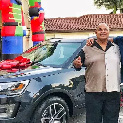 Das steckt wirklich hinter dem Geschenk von The Rock für seinen Vater!