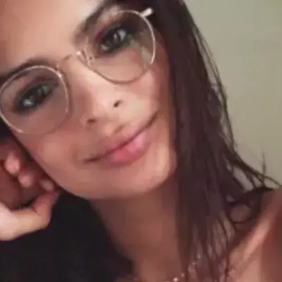 Jubiläum: Emily Ratajkowski in der Badewanne