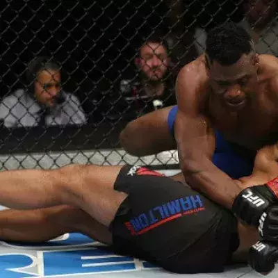 Francis Ngannou gewinnt gegen Anthony Hamilton durch Submission und bleibt bei der UFC unbesiegt