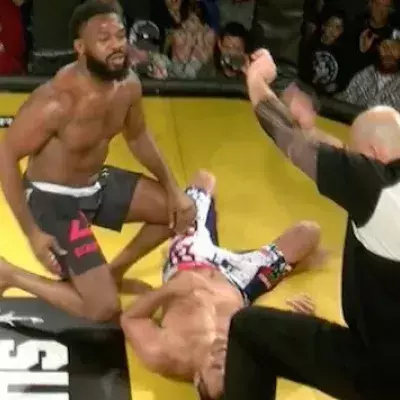 Jon Jones besiegt Dan Henderson bei Submission Underground 2 in einem Grappling-Kampf