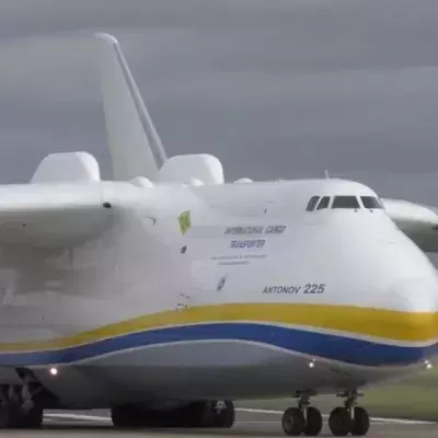 Größtes Cargo-Flugzeug der Welt landet in Australien