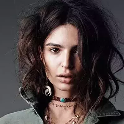 Emily Ratajkowski erfreut ihre Fans mit knackigen Ansichten von ihrem Hinterteil