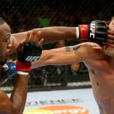 Jon Jones reagiert auf die Anschuldigung von Daniel Cormier, er würde Finger in die Augen stecken