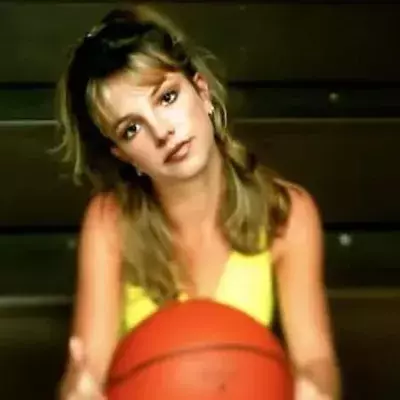Kaum zu glauben: So alt ist Britneys Kult-Hit "Baby One More Time"!