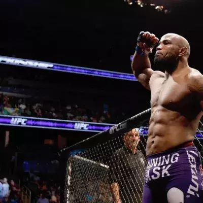 Yoel Romero feiert seinen Sieg gegen Chris Weidman und wird dafür für 2 Monate suspendiert