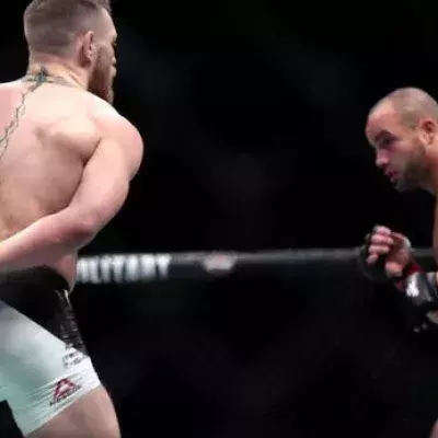 Conor McGregor erklärt, warum er gegen Eddie Alvarez die Hände hinter dem Rücken verschränkt hat