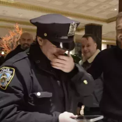 Eine Polizistin trifft Conor McGregor und ist zu Tränen gerührt