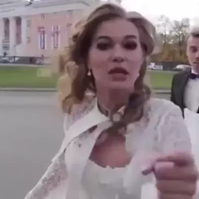 Das Shooting der Braut verläuft nicht wie geplant und es ist der Fotograf, der dafür büßen muss...