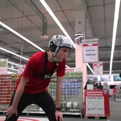 Aktion bei Media Markt: Dieser Mann hat 100 Sekunden, um sich vollkommen frei zu bedienen