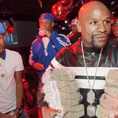 Floyd Mayweather wirft bei einem Konzert mehrere tausend Dollar ins Publikum
