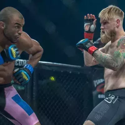 Karl Amoussou schlägt Juho Valamaa K. o.
