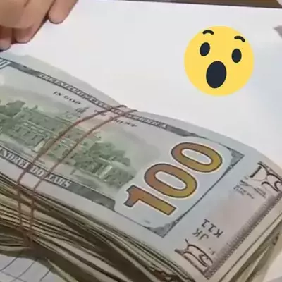 Sie bestellt Chicken Wings... und bekommt stattdessen 5.000 Dollar in Scheinen geliefert