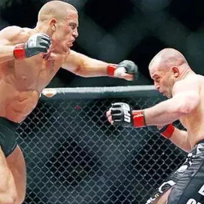 Georges St-Pierre erklärt wie man einen Superman Punch ausübt