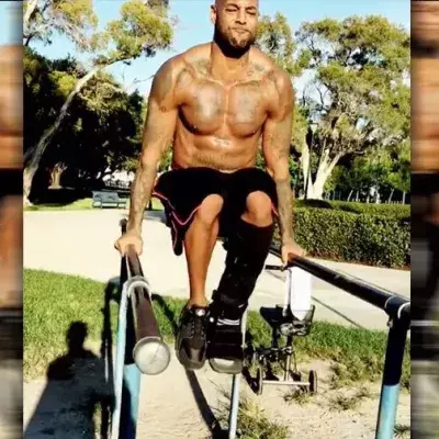 Trotz einer Verletzung am Bein trainiert dieser französische Rapper weiter