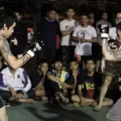 In Bangkok findet ein "Fight Club" auf einem Basketballplatz statt