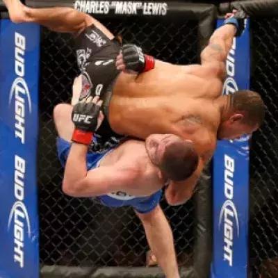 UFC-Rekord: Die 21 Takedowns von Khabib Nurmagomedov in nur 3 Runden in Bildern!