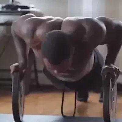 Diese extrem schwierigen Liegestützen sind für professionelle Sportler reserviert!