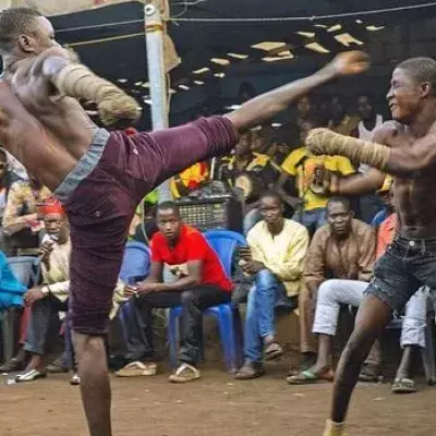 Das ist Dambe, eine ultra brutale Kampfsportart aus Afrika, die der MMA ähnelt