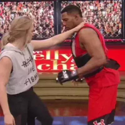 Ronda Rousey: Die UFC-Meisterin schickt einen Riesen von 125 Kilo auf die Bretter!
