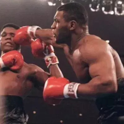 Mike Tyson wird 50! Sieh dir seinen legendären K.O. gegen Trevor Berbick an!