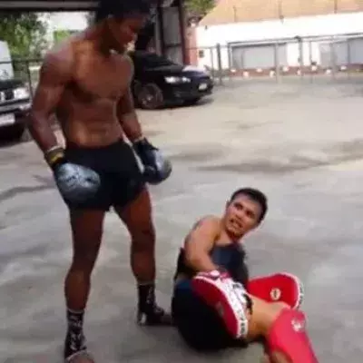 Habt ihr schonmal Tritte wie die von Buakaw Banchamek gesehen?!