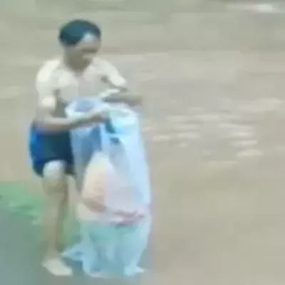 Um den Fluss zu überqueren, nutzen diese Vietnamesen überraschende Techniken!