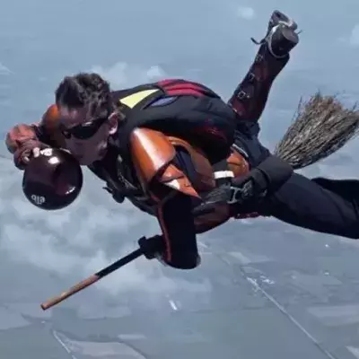 Harry Potter: Australische Fallschirmspringer spielen Quidditch in der Luft!