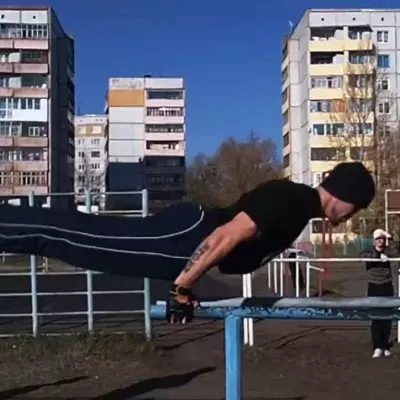 Dieser Russe zeigt sein extremes Krafttraining