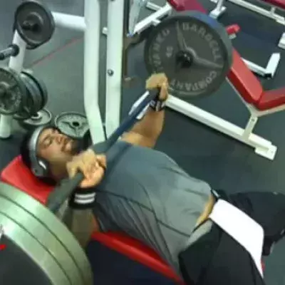 Das monströse Training des Catchers Roman Reigns