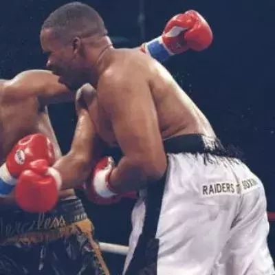 Rey Mercer zeigt gegen Jeff Pegues einen der brutalsten KOs der Geschichte