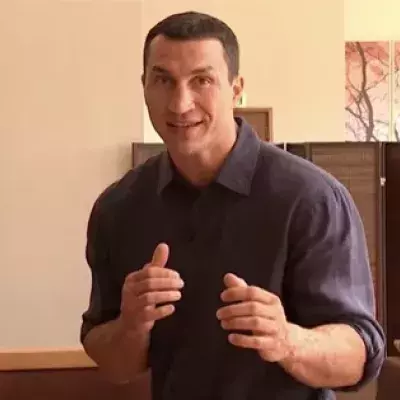 Wladimir Klitschko erklärt die perfekte Abwehrhaltung beim Boxen