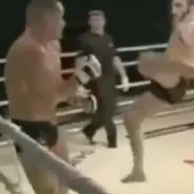 Er verpasst seinem Gegner einen großartigen KO mit diesem Taekwondo Killer Kick