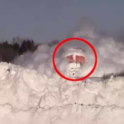 Wenn ein Zug in Kanada eine Schneewand durchquert