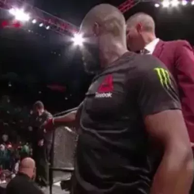 Jon Jones: Trifft nach seinem Kampf auf Daniel Cormier und kann sich nicht zurückhalten