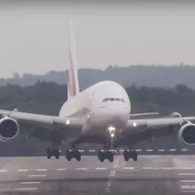 Die Landung eines Airbus A 380 mit starkem Seitenwind