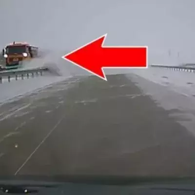 Entdecken Sie, wie man in Kasachstan eine Straße vom Schnee befreit