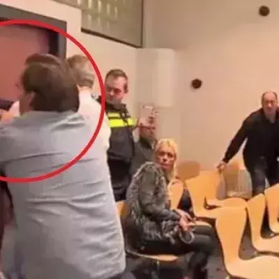 Dieser junge Mann wirft einen Stuhl auf die Richterin, wegen eines ungerechten Rechtsspruchs