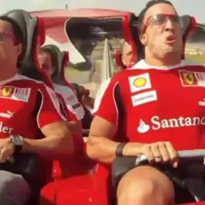 Formula Rossa: die russische Achterbahn, die die die Passagiere auf 240 km/h beschleunigt