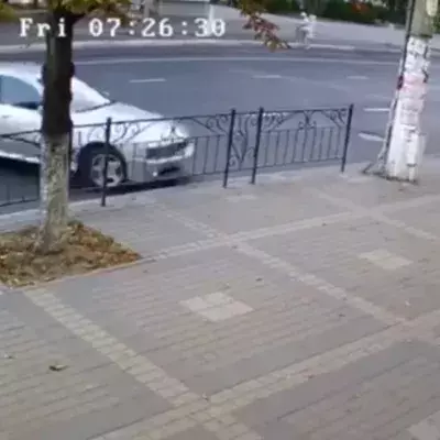 Glück im Unglück: Er entkommt nur knapp einem Zusammenprall mit einem Auto