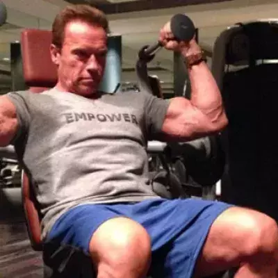 Arnold Schwarzenegger trotz seines Alters noch top fit