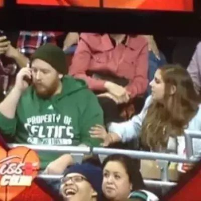 Kiss Cam: Er will sie nicht küssen und wird es bereuen!