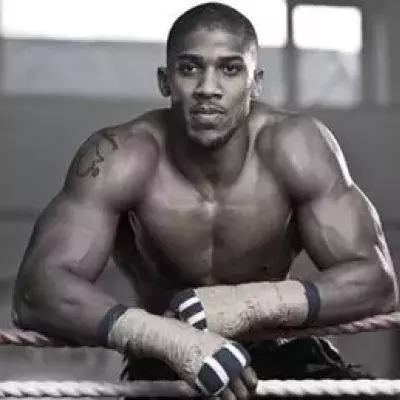 Anthony Joshua verrät, wie er Muskeln aufbaut, ohne Gewichte zu stemmen