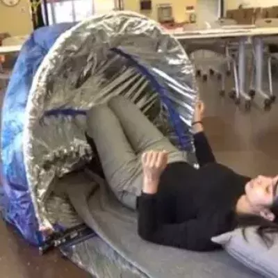 Studenten erfinden einen intelligenten Schlafsack für Obdachlose