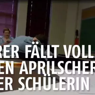 Diese Schülerin spielt ihrem Lehrer einen gelungenen Aprilscherz