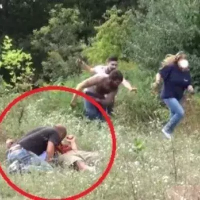 Diese Passanten fliehen, als sie das sehen!