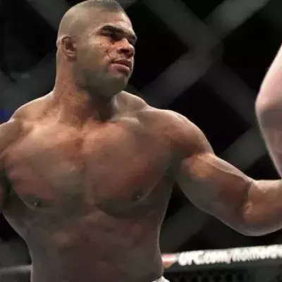 Alistair Overeem schlägt Junior Dos Santos mit einem kolossalen Haken K.o.