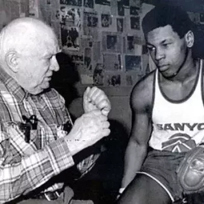 Mike Tyson schlug seinen Gegner mit 15 Jahren in nur 9 Sekunden K.o
